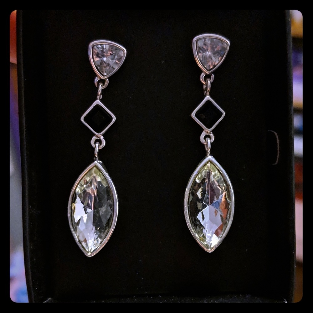 Beautiful brand new drop earrings